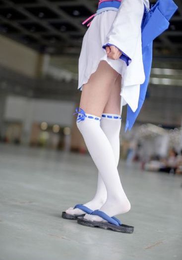 四个女学生的精油按摩